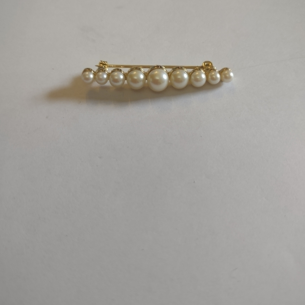 Vintage faux pearls women's ESTATE brooch pin